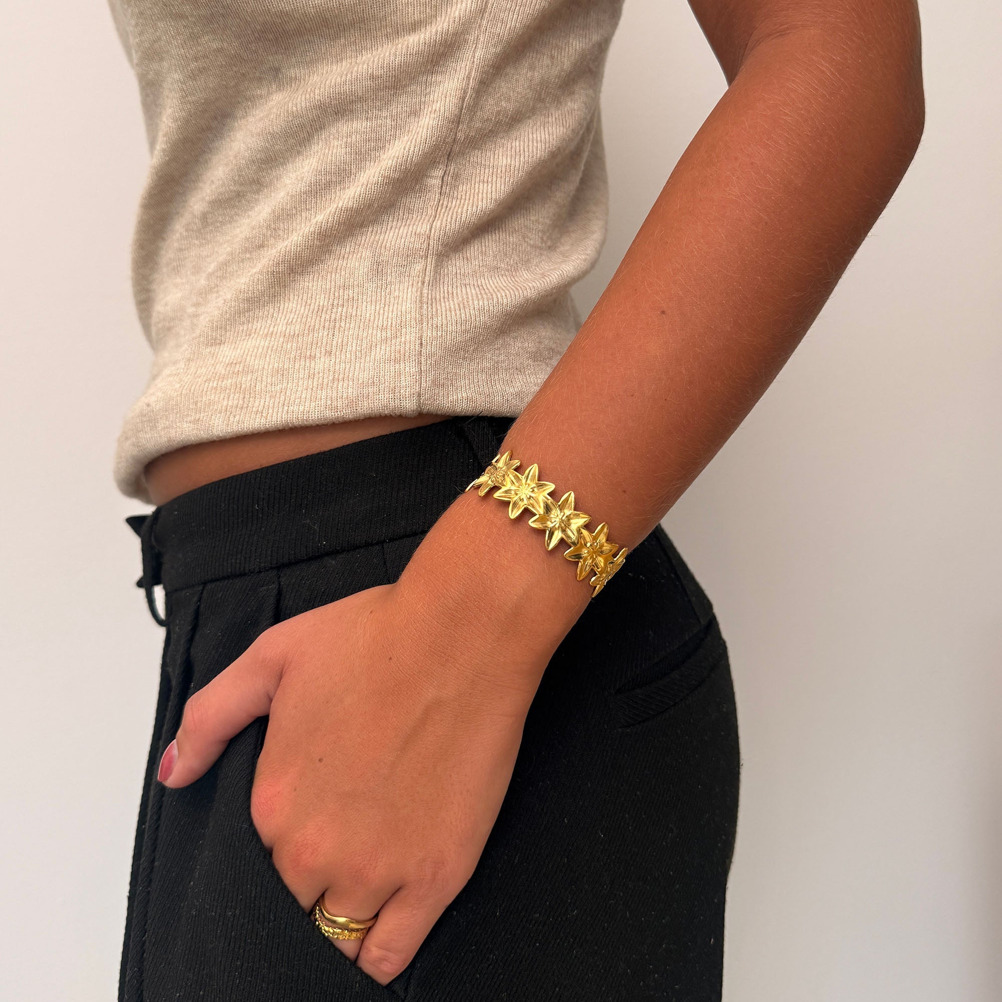 LILY ADJUSTABLE BANGLE GOLD