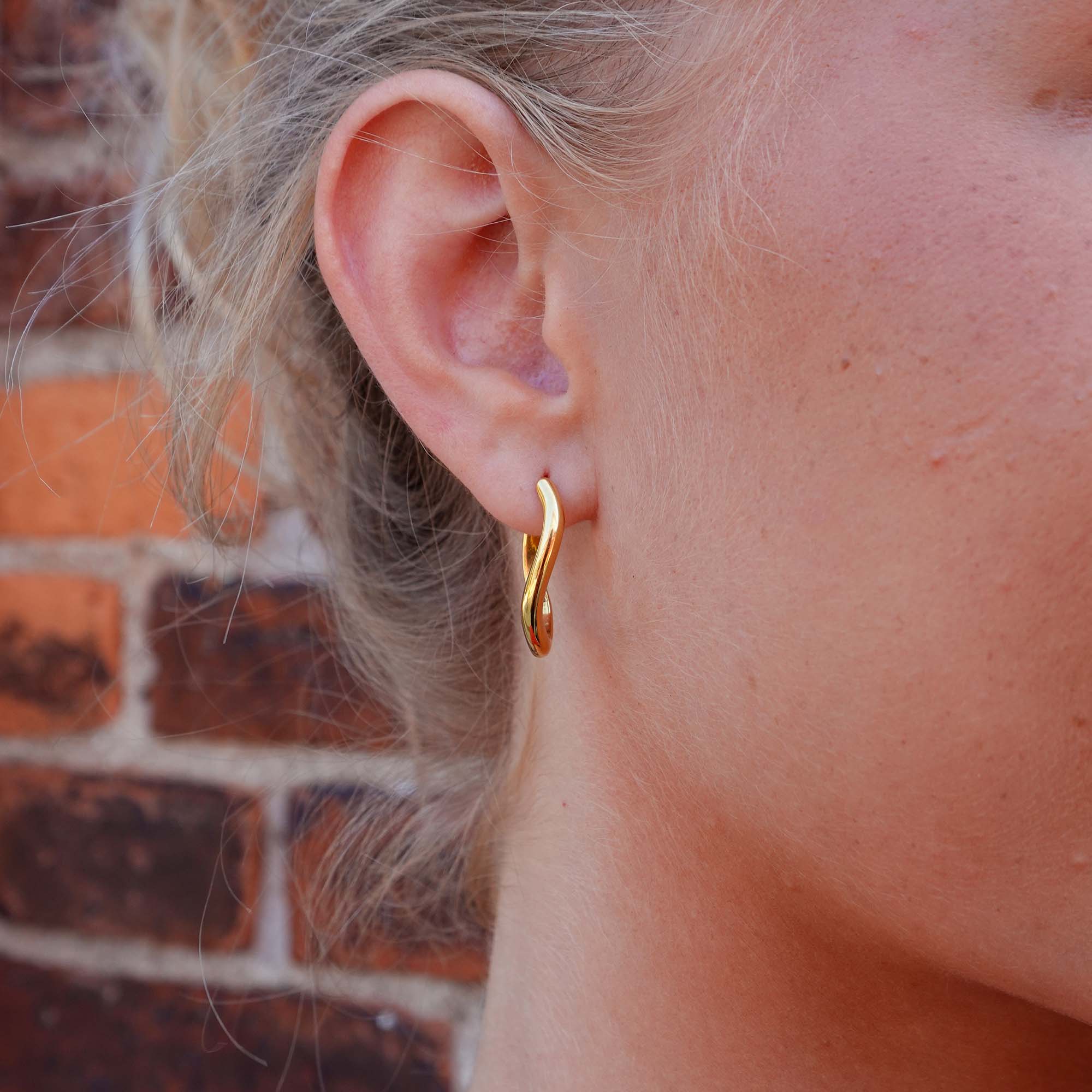 CURVE EARRINGS 25MM