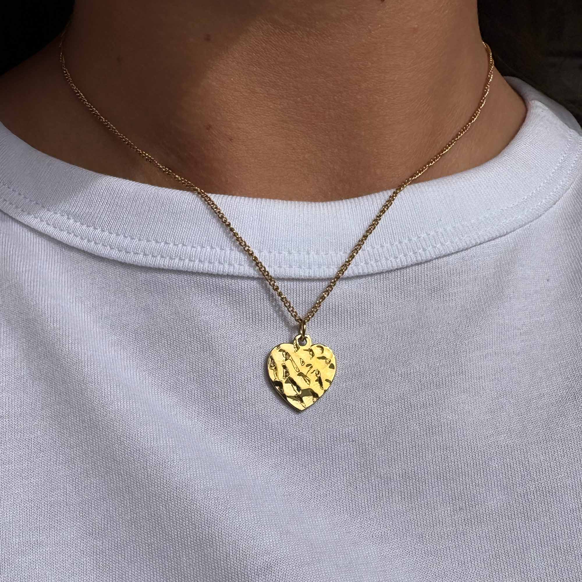 HEART HAMMERED NECKLACE GOLD