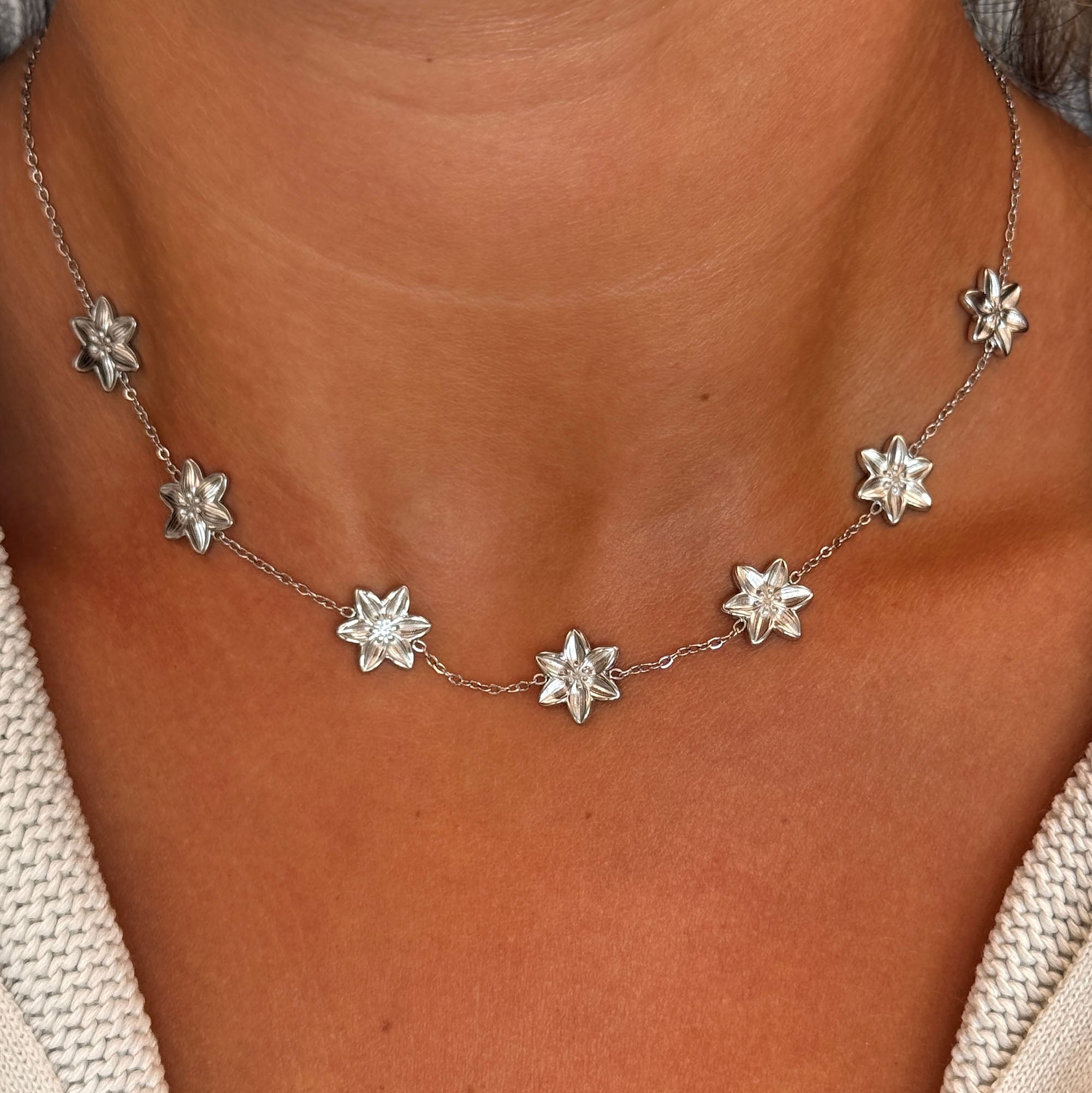 LILY NECKLACE (7 FLOWERS)