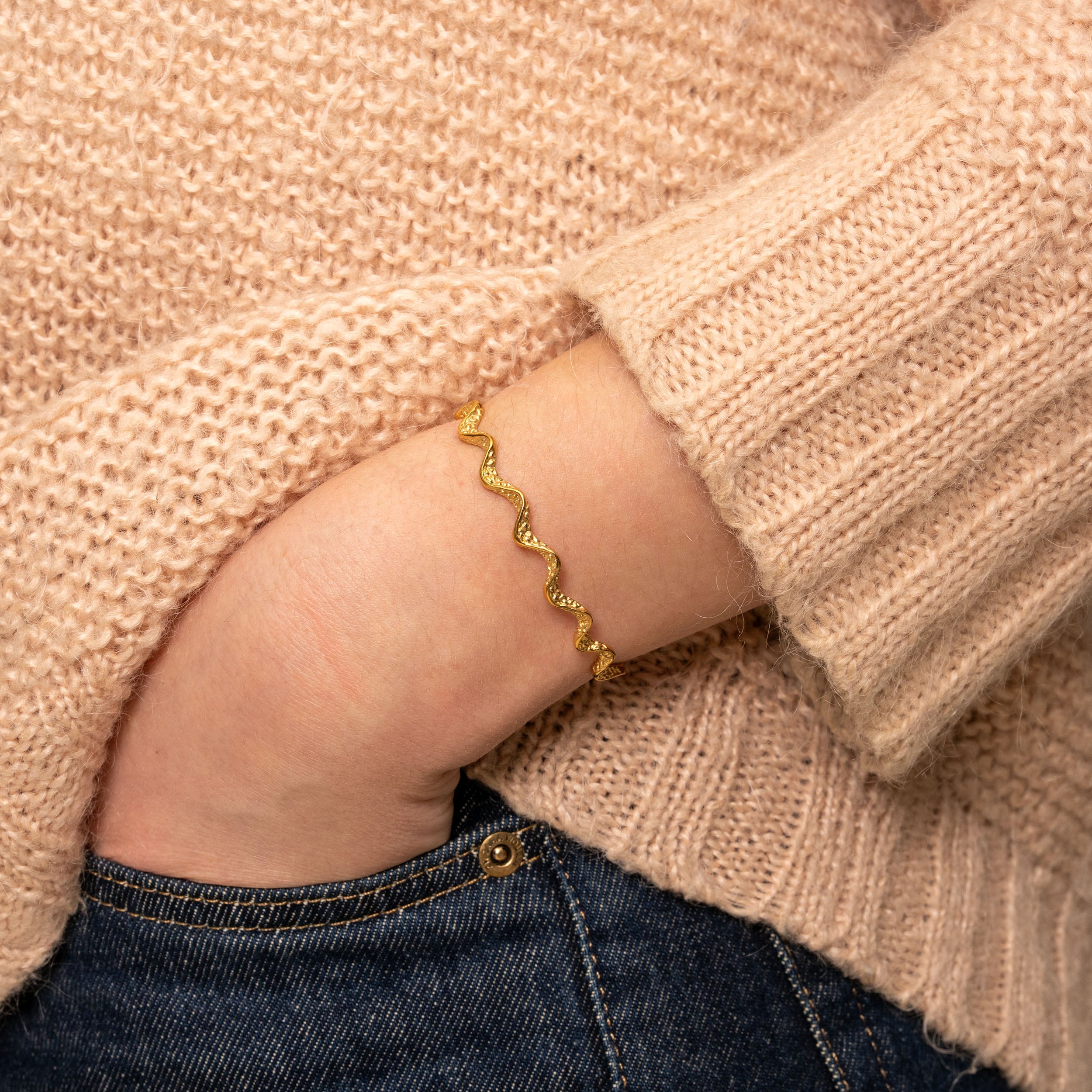 WAVES MOON SLIM ADJUSTABLE BANGLE