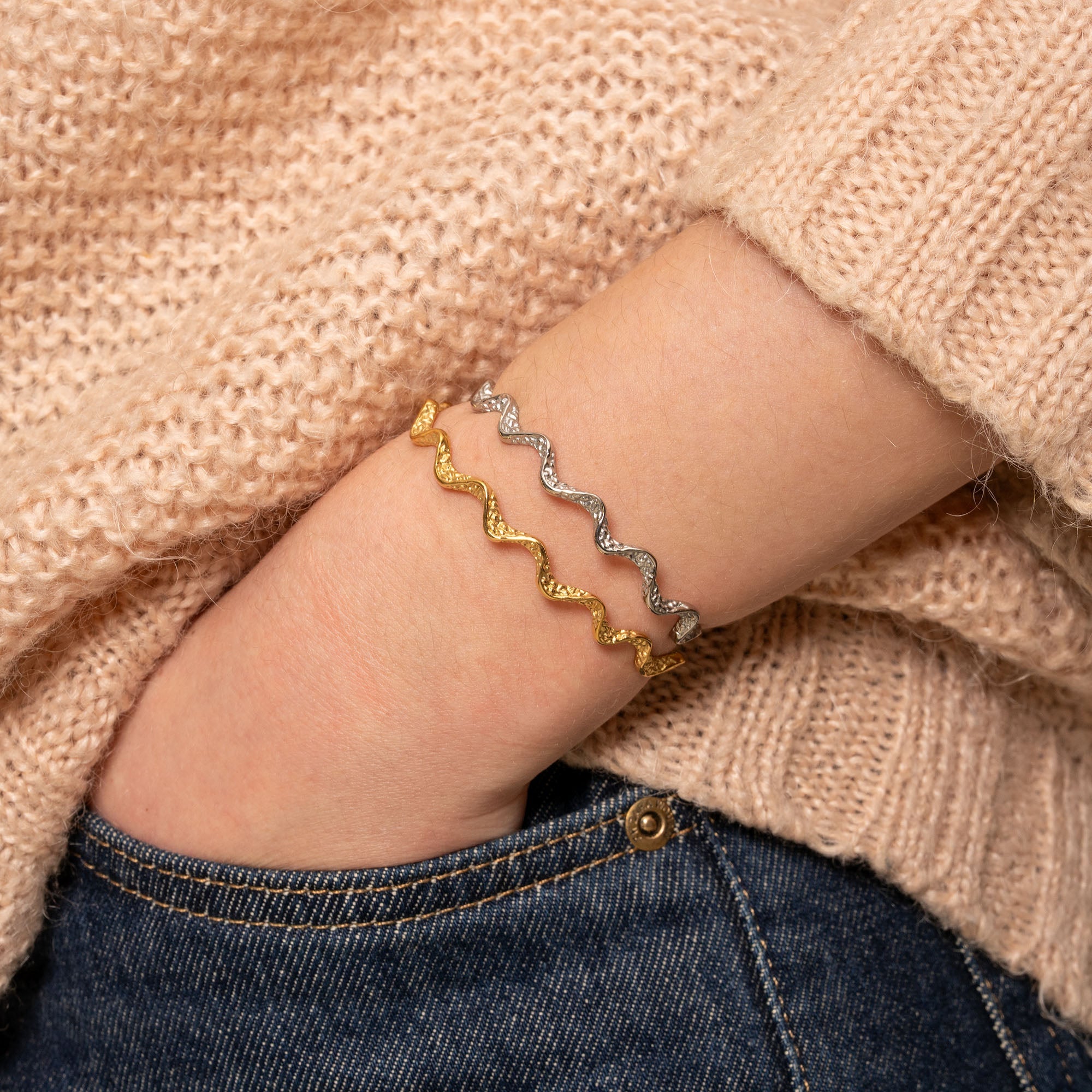 WAVES MOON SLIM ADJUSTABLE BANGLE