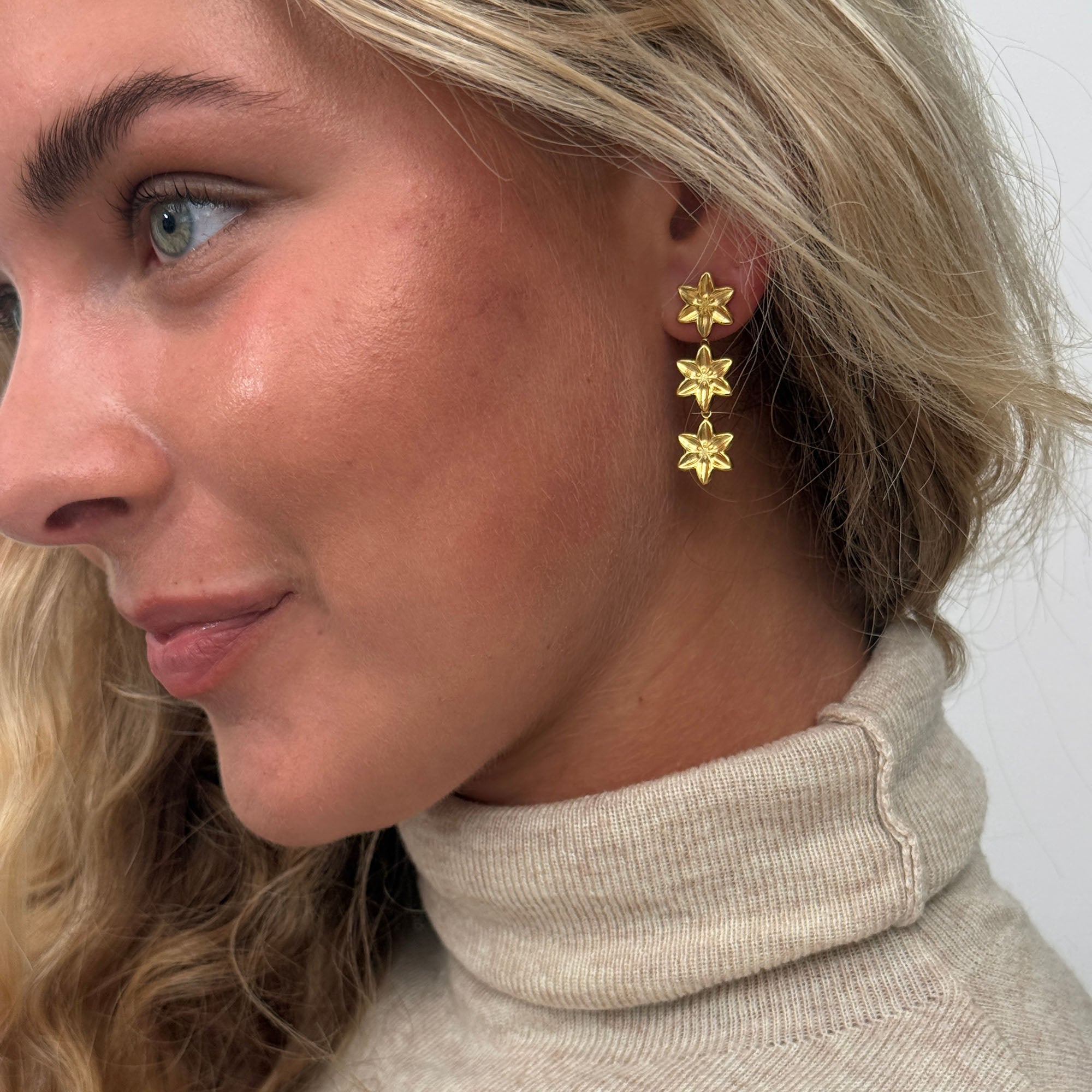 LILY EARRINGS GOLD (3 FLOWERS)