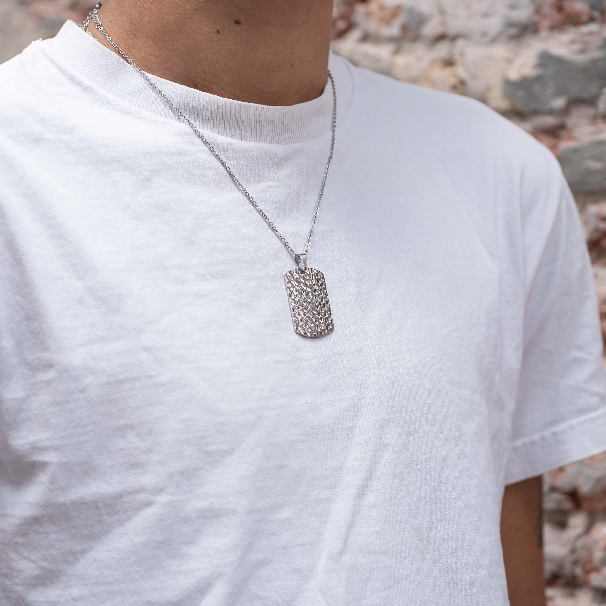 LONDON TAG HAMMERED SILVER