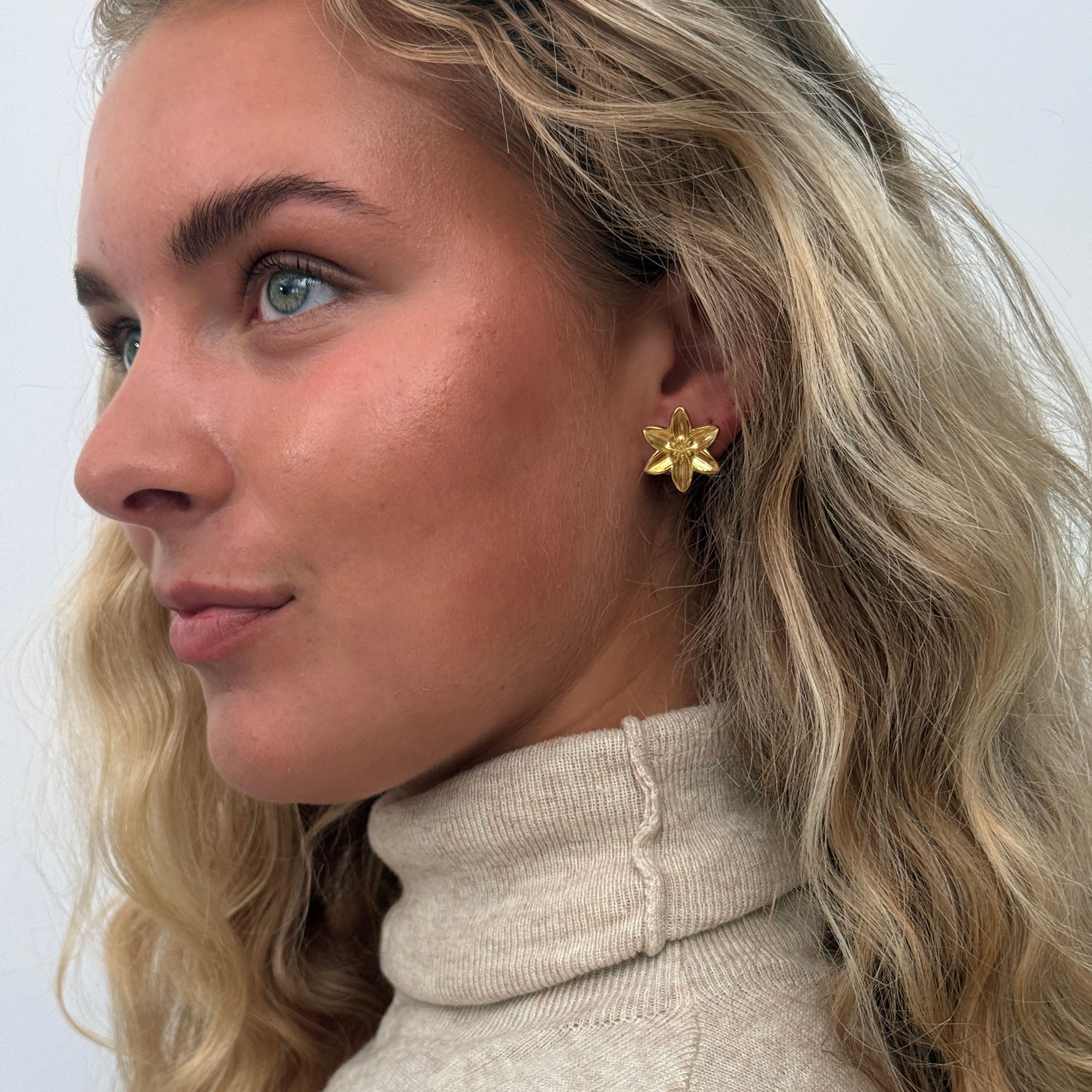 LARGE LILY EARRINGS GOLD