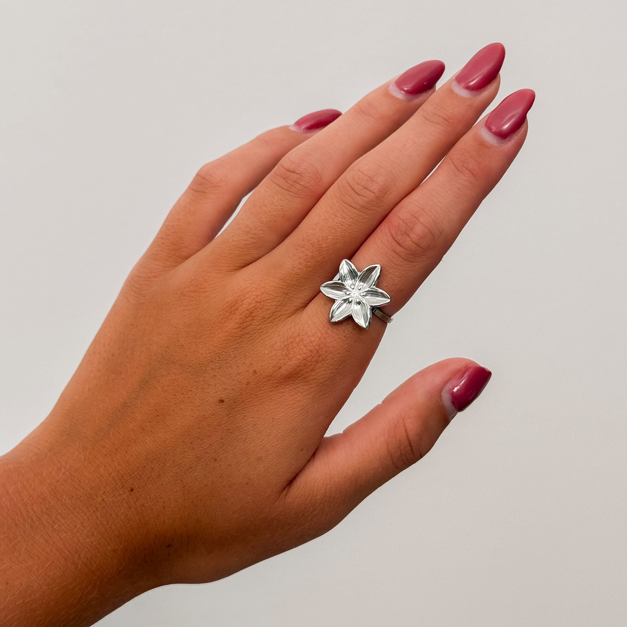 LARGE LILY ADJUSTABLE RING