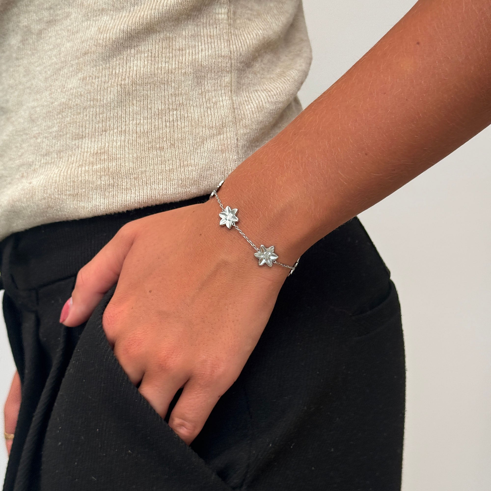 LILY BRACELET (5 FLOWERS)