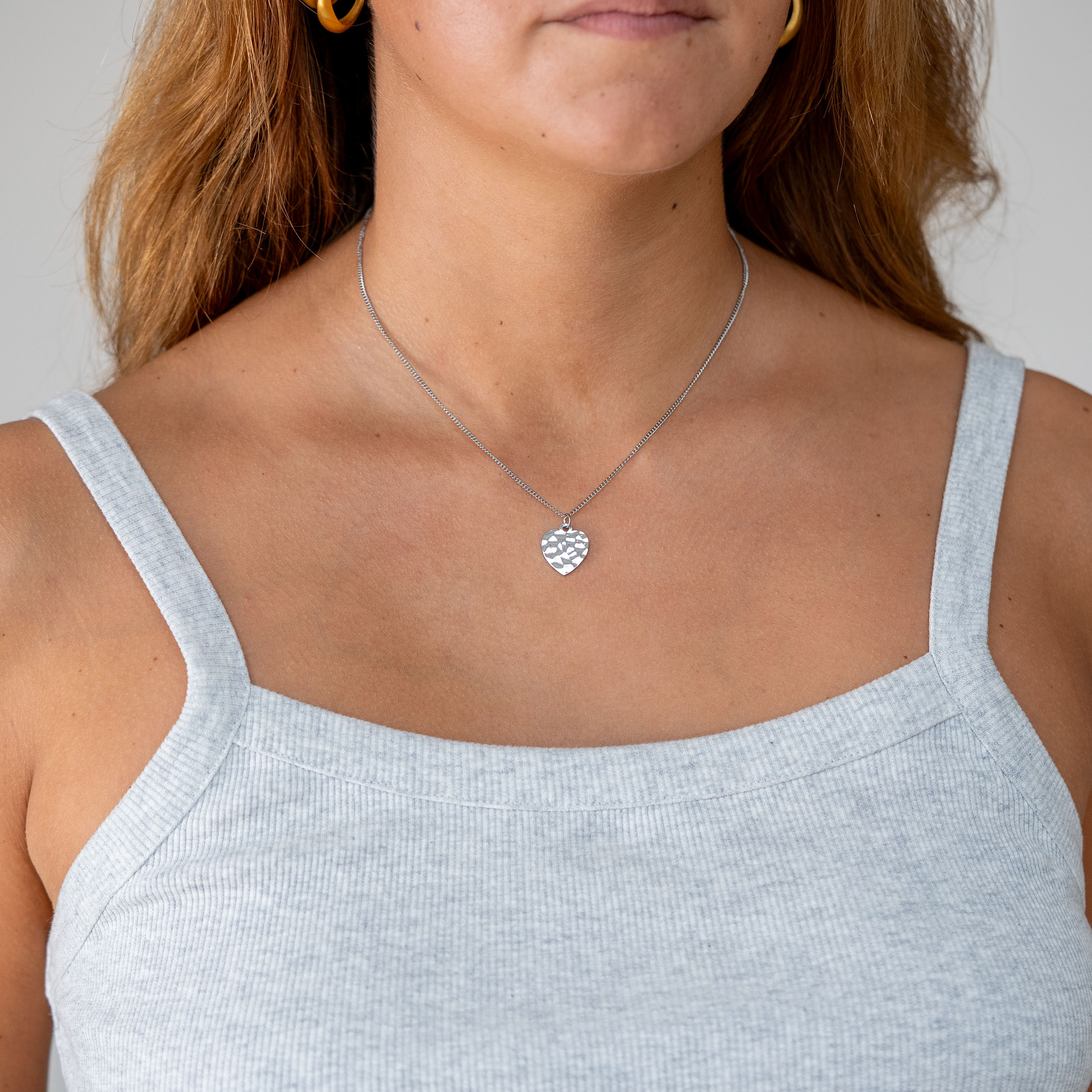 HEART HAMMERED NECKLACE SILVER