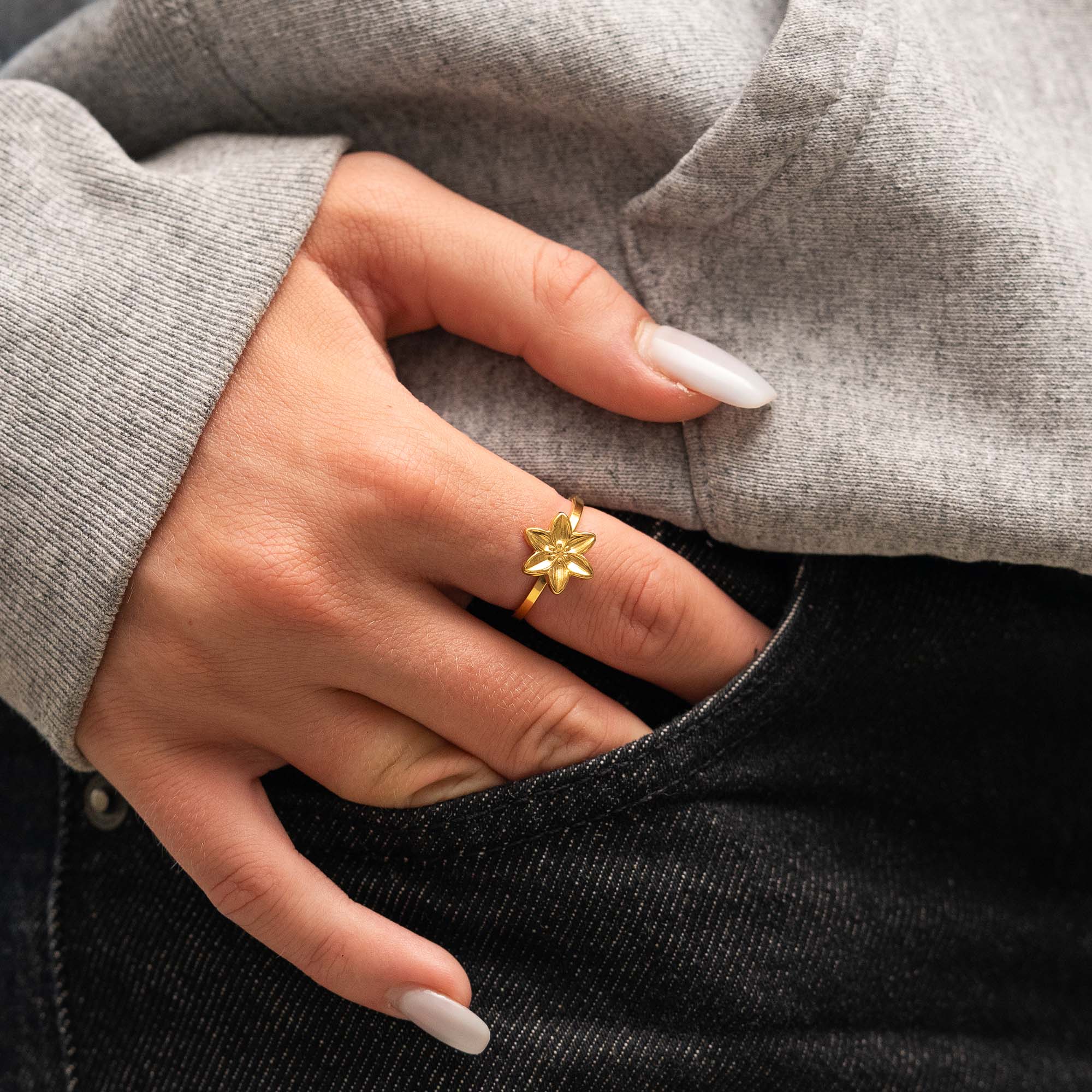 SMALL LILY ADJUSTABLE RING GOLD