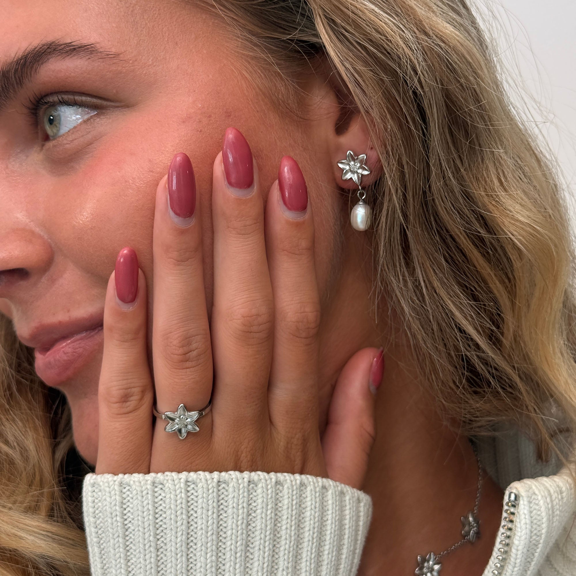 SMALL LILY ADJUSTABLE RING
