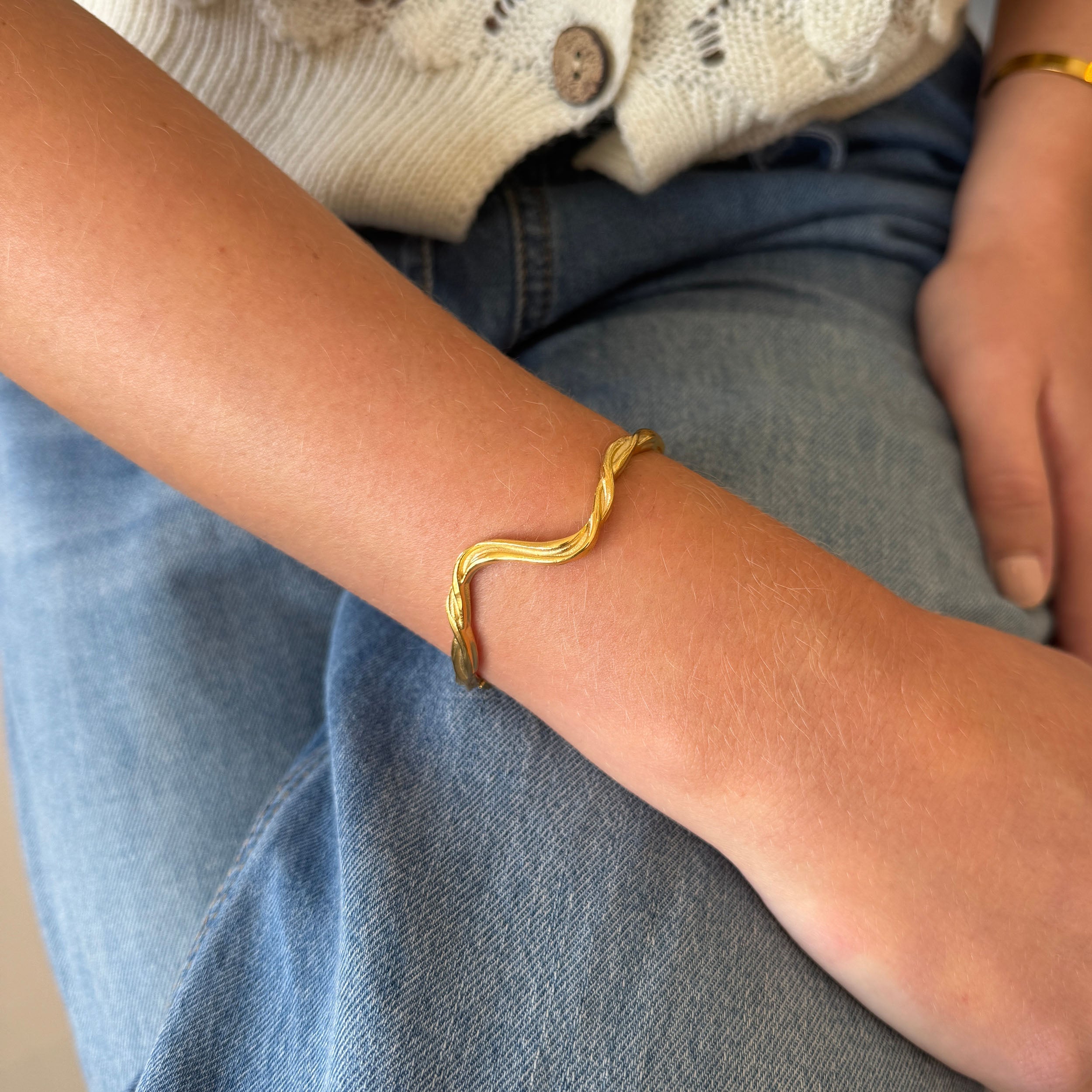 TWIST WAVES ADJUSTABLE BANGLE