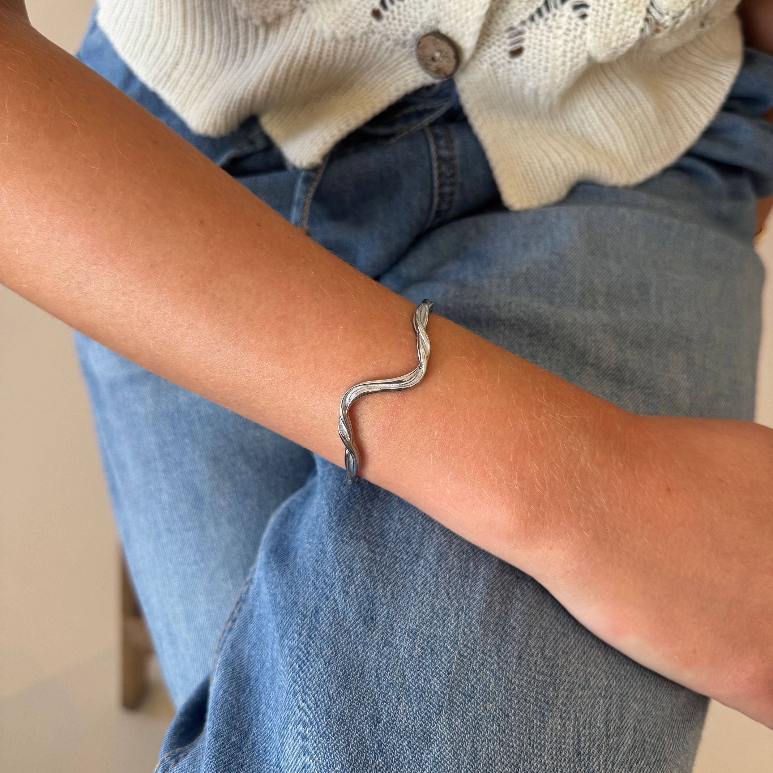 TWIST WAVES ADJUSTABLE BANGLE