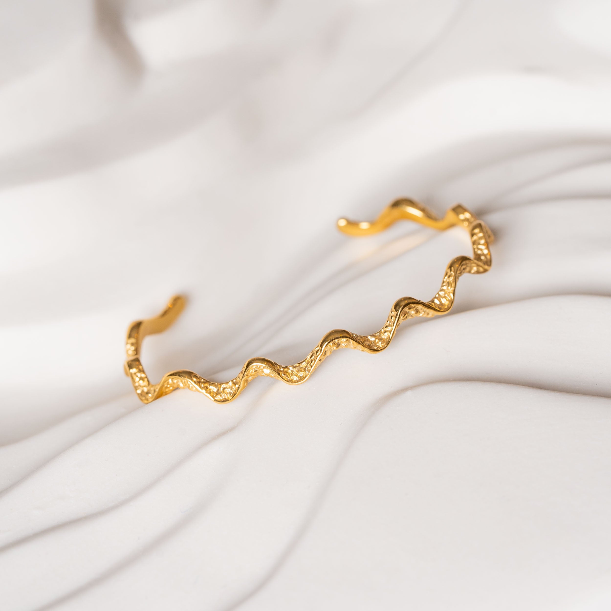 WAVES MOON SLIM ADJUSTABLE BANGLE