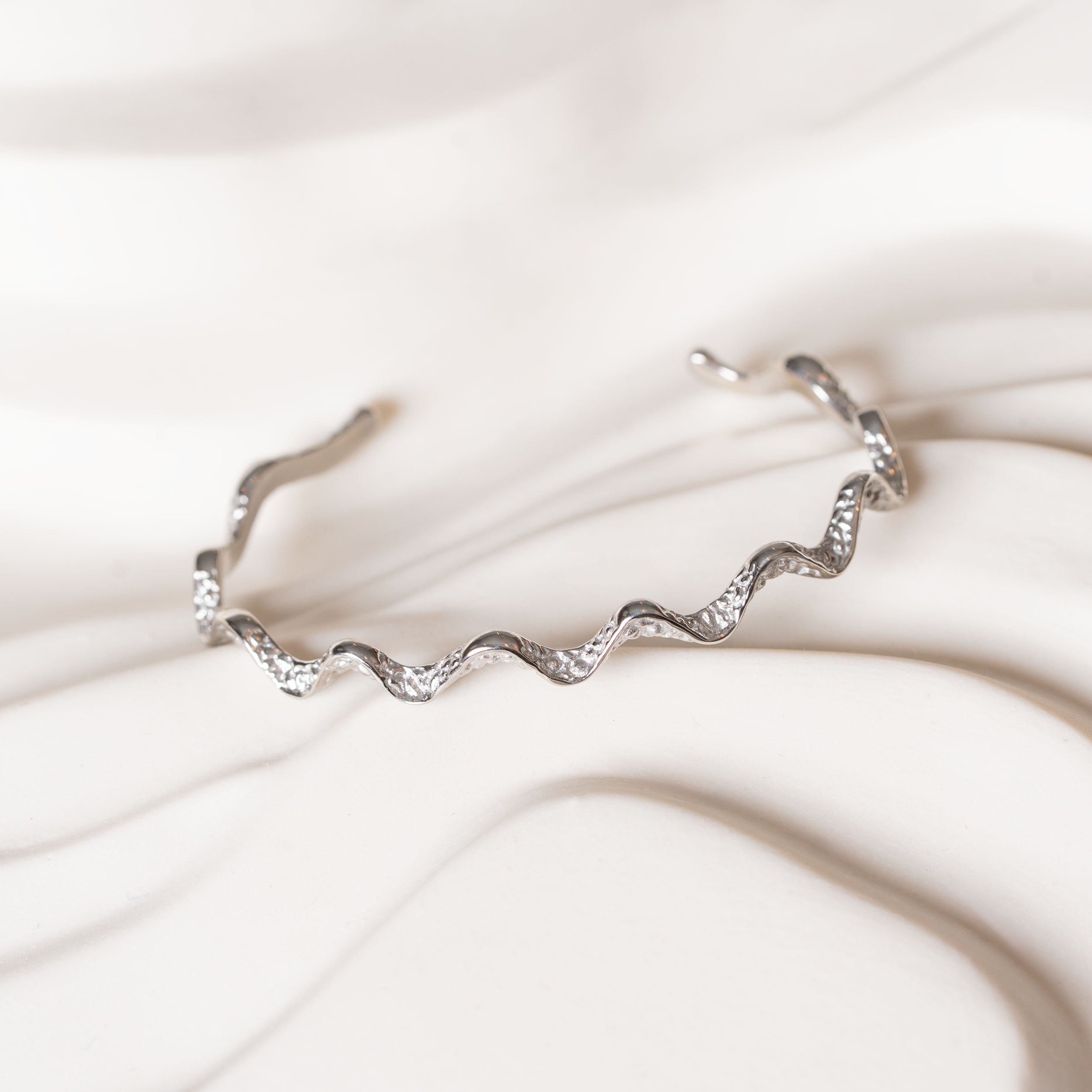 WAVES MOON SLIM ADJUSTABLE BANGLE