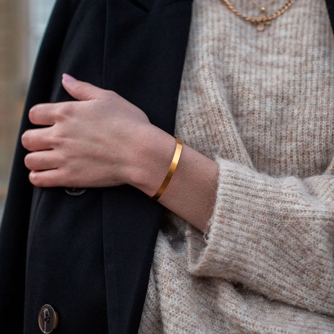 MATTE GOLD